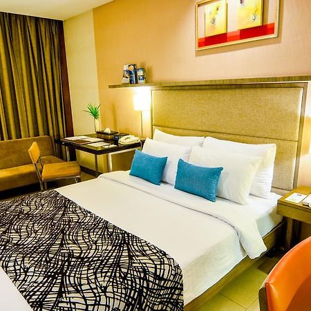 Best Western Antel Spa Hotel Suites Makati City Exteriör bild