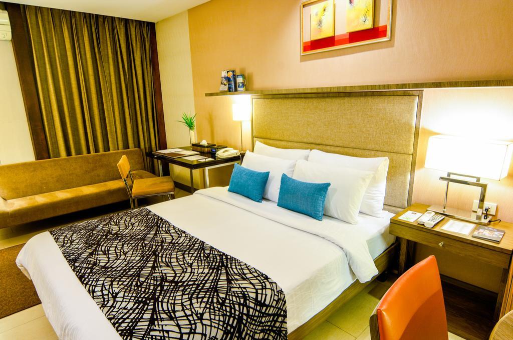 Best Western Antel Spa Hotel Suites Makati City Exteriör bild